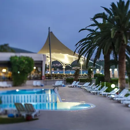 Üdülőközpont Tusan 5*